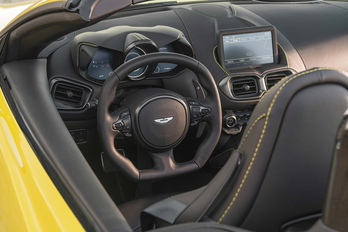 Aston Martin Vantage Roadster (Automatic)